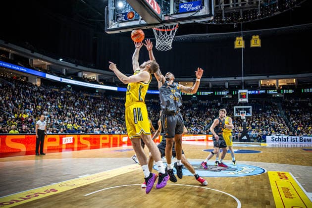 Basketball Berlin 18.09.2026 Saison 2026 2027 EasyCredit BBL 1. Bundesliga Männer, Herren Alba Berlin - NINERS Chemnitz Malte Delow (Alba Berlin, No.06) Nighael Ceaser (Chemnitz, No.22)