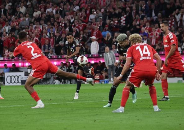 Bayerns 10 Jamal MUSIALA trifft ins Tor zum 1:0. Fussball: Muenchen - Union Berlin. Fußball - Bundesliga, FC Bayern München - 1. FC Union Berlin, 4.Spieltag, Saison 2026-2027, am 18.09.2026 in Muenchen, A L L I A N Z A R E N A, Deutschland. Quelle Copyright Credit : Oryk HAIST