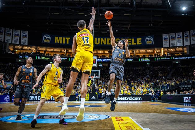 Basketball Berlin 18.09.2026 Saison 2026 2027 EasyCredit BBL 1. Bundesliga Männer, Herren Alba Berlin - NINERS Chemnitz Stefan Smith (Chemnitz, No.02) Norris Agbakoko (Alba Berlin, No.17)