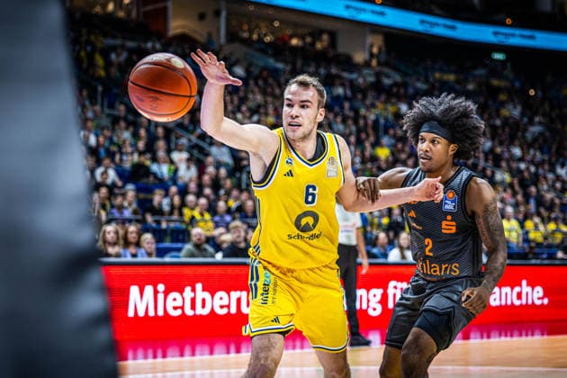 Basketball Berlin 18.09.2026 Saison 2026 2027 EasyCredit BBL 1. Bundesliga Männer, Herren Alba Berlin - NINERS Chemnitz Malte Delow (Alba Berlin, No.06) Stefan Smith (Chemnitz, No.02)