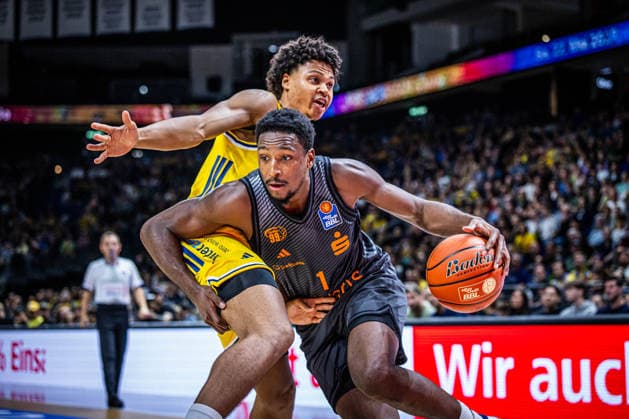 Basketball Berlin 18.09.2026 Saison 2026 2027 EasyCredit BBL 1. Bundesliga Männer, Herren Alba Berlin - NINERS Chemnitz Phlandrous Fleming Jr. (Chemnitz, No.01) Jack Kayil (Alba Berlin, No.07)