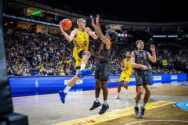 Basketball Berlin 18.09.2026 Saison 2026 2027 EasyCredit BBL 1. Bundesliga Männer, Herren Alba Berlin - NINERS Chemnitz Sam Griesel (Alba Berlin, No.05) Stefan Smith (Chemnitz, No.02)