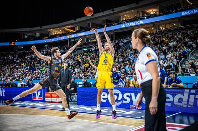 Basketball Berlin 18.09.2026 Saison 2026 2027 EasyCredit BBL 1. Bundesliga Männer, Herren Alba Berlin - NINERS Chemnitz Malte Delow (Alba Berlin, No.06) Jannis von Seckendorff (Chemnitz, No.90)