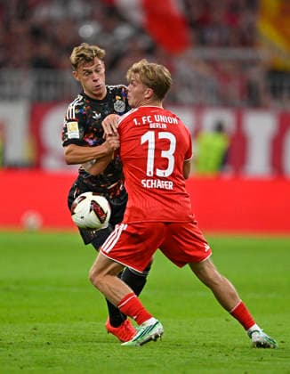 18.09.2026, Fussball Bundesliga 2026 2027, 4.Spieltag, FC Bayern München - 1.FC Union Berlin, in der Allianz-Arena München, v.l. Joshua Kimmich (FC Bayern München) gegen Andreas Schäfer (Union Berlin)