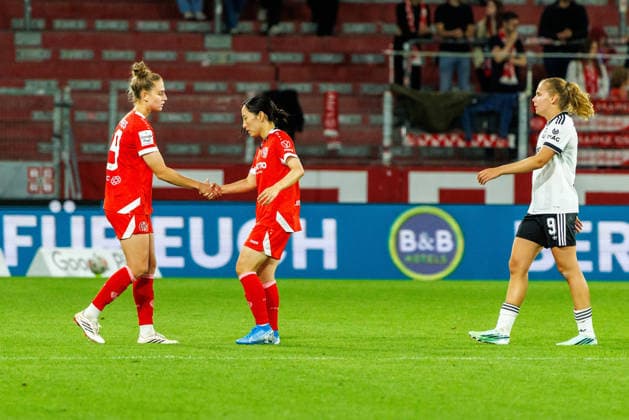 GPFBL, 1. FSV Mainz 05 - Eintracht Frankfurt, 18.09.2026, Mainz Saskia Matheis (1. FSV Mainz 05, 19) und Akari Kurishima (1. FSV Mainz 05, 6) frustriert nach der Niederlage im Spiel der Google Pixel Frauen Bundesliga am 5. Spieltag der Saison 2026 27 zwischen dem 1. FSV Mainz 05 und Eintracht Frankfurt in der MEWA Arena, Mainz, 18.09.2026. Copyright: xBEAUTIFULxSPORTS Hahnex