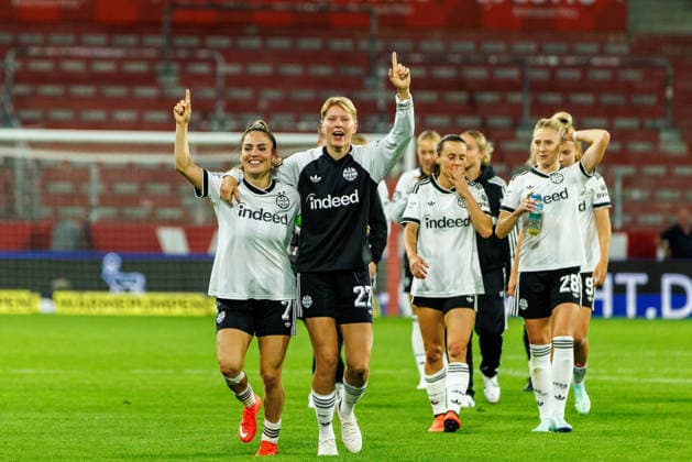 GPFBL, 1. FSV Mainz 05 - Eintracht Frankfurt, 18.09.2026, Mainz Ereleta Memeti (Eintracht Frankfurt, 7) und Paulina Krumbiegel (Eintracht Frankfurt, 27) jubeln nach dem Sieg im Spiel der Google Pixel Frauen Bundesliga am 5. Spieltag der Saison 2026 27 zwischen dem 1. FSV Mainz 05 und Eintracht Frankfurt in der MEWA Arena, Mainz, 18.09.2026.. Copyright: xBEAUTIFULxSPORTS Hahnex
