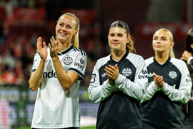GPFBL, 1. FSV Mainz 05 - Eintracht Frankfurt, 18.09.2026, Mainz Amanda Ilestedt (Eintracht Frankfurt, 13) und Noemi Ivelj (Eintracht Frankfurt, 4) jubeln nach dem Sieg im Spiel der Google Pixel Frauen Bundesliga am 5. Spieltag der Saison 2026 27 zwischen dem 1. FSV Mainz 05 und Eintracht Frankfurt in der MEWA Arena, Mainz, 18.09.2026. Copyright: xBEAUTIFULxSPORTS Hahnex