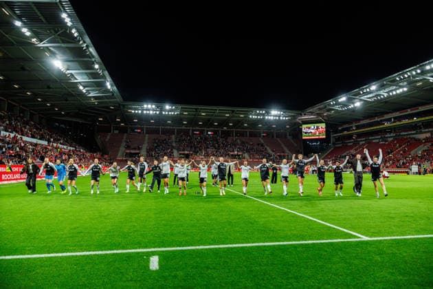 GPFBL, 1. FSV Mainz 05 - Eintracht Frankfurt, 18.09.2026, Mainz Kollektiver Jubel der Frankfurterinnen nach dem Sieg im Spiel der Google Pixel Frauen Bundesliga am 5. Spieltag der Saison 2026 27 zwischen dem 1. FSV Mainz 05 und Eintracht Frankfurt in der MEWA Arena, Mainz, 18.09.2026. Copyright: xBEAUTIFULxSPORTS Hahnex