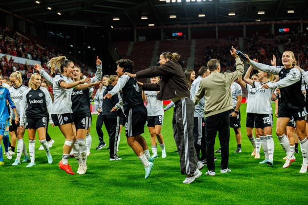 GPFBL, 1. FSV Mainz 05 - Eintracht Frankfurt, 18.09.2026, Mainz Kollektiver Jubel der Frankfurterinnen nach dem Sieg im Spiel der Google Pixel Frauen Bundesliga am 5. Spieltag der Saison 2026 27 zwischen dem 1. FSV Mainz 05 und Eintracht Frankfurt in der MEWA Arena, Mainz, 18.09.2026. Copyright: xBEAUTIFULxSPORTS Hahnex