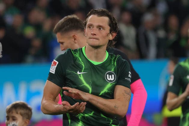 18.09.2026, xgox, Fussball, 2. Bundesliga, VfL Wolfsburg - SV Darmstadt 98 v.l. Fabian Reese (Wolfsburg, 11) Jubel ueber den Sieg, Jubel nach Spielende (DFL DFB REGULATIONS PROHIBIT ANY USE OF PHOTOGRAPHS as IMAGE SEQUENCES and or QUASI-VIDEO) Wolfsburg