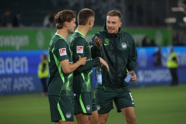 18.09.2026, xgox, Fussball, 2. Bundesliga, VfL Wolfsburg - SV Darmstadt 98 v.l. Hauke Wahl (Wolfsburg, 6) Jubel ueber den Sieg, Jubel nach Spielende (DFL DFB REGULATIONS PROHIBIT ANY USE OF PHOTOGRAPHS as IMAGE SEQUENCES and or QUASI-VIDEO) Wolfsburg