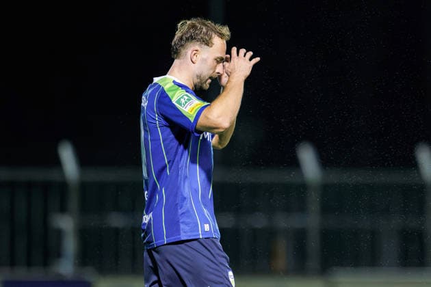 2026.09.18, xkwix, Fußball, Regionalliga West, SV Rödinghausen - FC Gütersloh, Häcker Wiehenstadion, 9.Spieltag, Saison 2026 2027: Julius Langfeld (FC Gütersloh 10) frustriert enttaeuscht schauend schlaegt haende ueber Kopf DFB regulations prohibit any use of photographs as image sequences and or quasi-video. Photo: xKamilxWilkowskixPressefotoKochx Nordrhein-Westfalen Deutschland