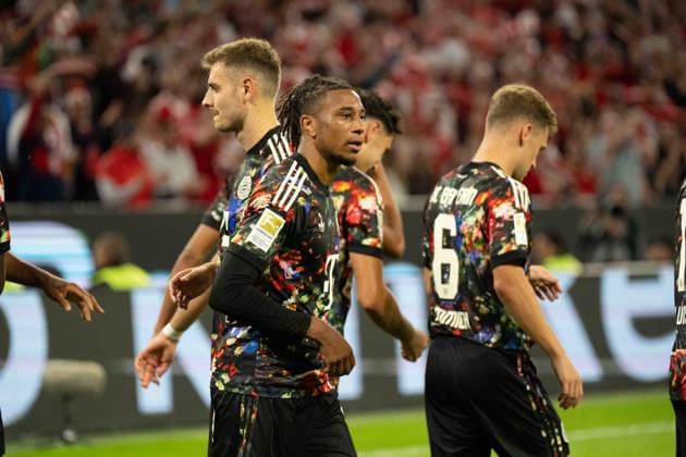 18.09.2026: Fußball: FC Bayern München - Union Berlin, 4. Spieltag der 1. Bundesliga in der Allianz Arena in München Torjubel Michael Olise (FC Bayern Munchen, 17) zum 3:0 Pausenstand. WICHTIGER HINWEIS: Gemäß den Vorgaben der DFL und des DFB ist es untersagt, in dem Stadion und oder vom Spiel angefertigte Fotoaufnahmen in Form von Sequenzbildern und oder videoähnlichen Fotostrecken zu verwerten bzw. verwerten zu lassen. Copyright: xJamesxZabelx