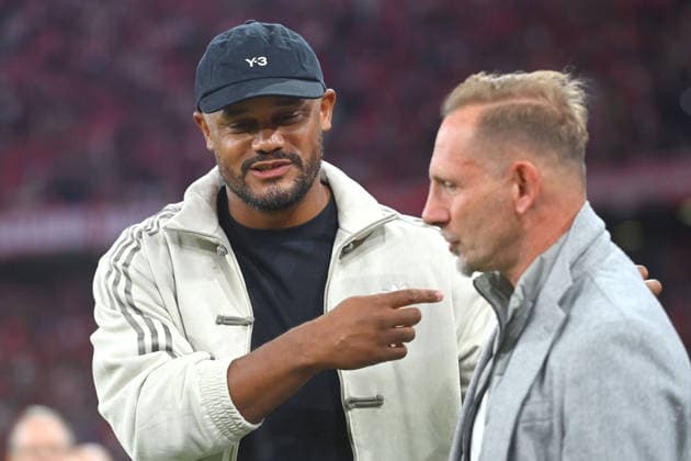 Trainer Vincent KOMPANY (Bayern Muenchen) mit Trainer Mauro LUSTRINELLI (Union Berlin). Fussball 1. Bundesliga Saison 2026 2027, 4.Spieltag, Spieltag04, FC Bayern Muenchen - 1.FC Union Berlin am 18.09.2026 , A L L I A N Z A R E N A.