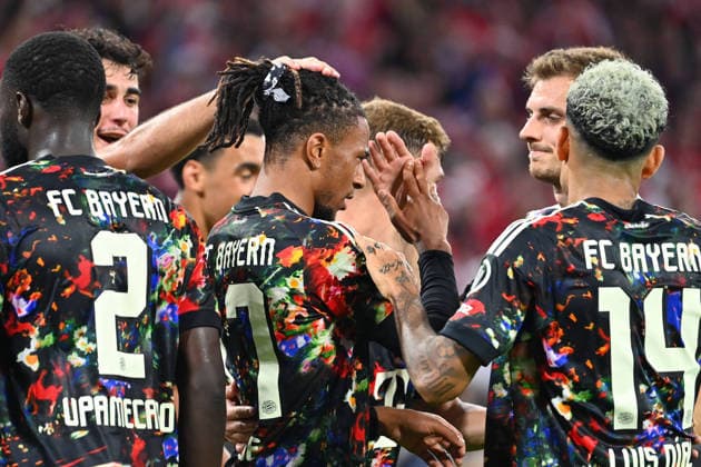 kollektiver Torjubel um Michael OLISE (Bayern Muenchen) nach Tor zum 3-0, Jubel,Freude,Begeisterung,Aktion, Fussball 1. Bundesliga Saison 2026 2027, 4.Spieltag, Spieltag04, FC Bayern Muenchen - 1.FC Union Berlin am 18.09.2026 , A L L I A N Z A R E N A.