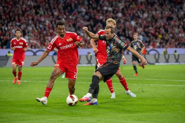 Fußball, Herren, Saison 2026 2027, 1. Bundesliga (4. Spieltag), FC Bayern München - 1. FC Union Berlin, v. l. Felix Uduokhai (1. FC Union Berlin), Harry Kane (Bayern München), Leopold Querfeld (1. FC Union Berlin), 18.09.2026, Copyright: xMatthiasxKochx