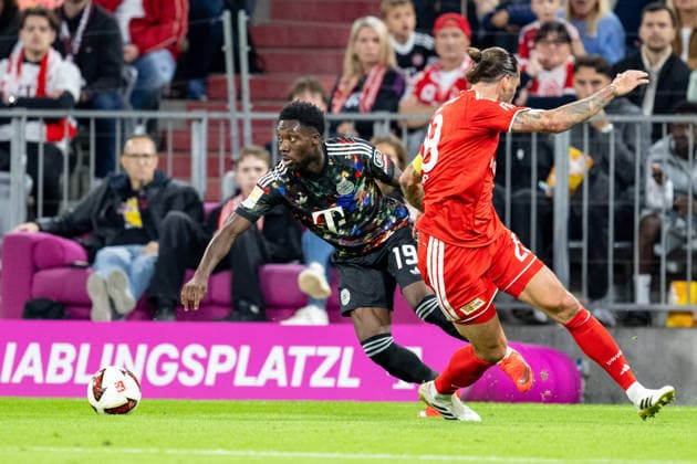 Alphonso Davies 19 (FC Bayern Muenchen) im Zweikampf, FC Bayern Muenchen - 1. FC Union Berlin, Fussball Bundesliga, 4. Spieltag, 18.09.2026 DFB regulations prohibit any use of photographs as image sequences and or quasi-video Muenchen Bayern Deutschland