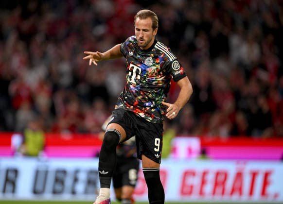 Fussball 1. Bundesliga Saison 2026 2027 4. Spieltag 18.09.2026 FC Bayern Muenchen - 1.FC Union Berlin Jubel nach dem 100 Tor zum 2 - 0 , in der Bundesliga, Torschuetze Harry Kane (FC Bayern Muenchen)