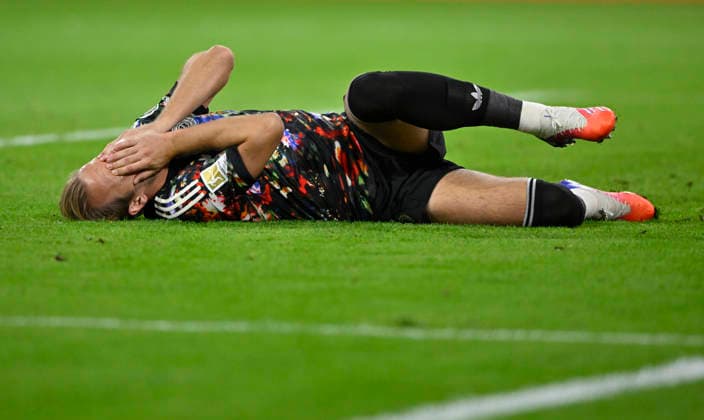 Harry Kane FC Bayern Muenchen FCB (09) verletzt Verletzung am Boden FC Bayern Muenchen FCB vs 1. FC Union Berlin FCU 18.09.2026 DFL REGULATIONS PROHIBIT ANY USE OF PHOTOGRAPHS AS IMAGE SEQUENCES AND OR QUASI-VIDEO FC Bayern Muenchen FCB vs 1. FC Union Berlin FCU