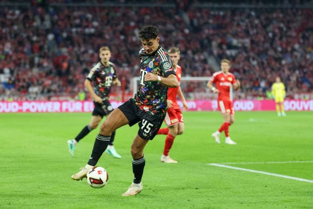 Aleksandar Pavlovic (FC Bayern Muenchen, 45) mit Ball. GER, FC Bayern Muenchen vs. 1. FC Union Berlin, Fussball, Bundesliga, 4. Spieltag, Saison 2026 2027, 18.09.2026, DFL DFB REGULATIONS PROHIBIT ANY USE OF PHOTOGRAPHS as IMAGE SEQUENCES and or QUASI-VIDEO, GER, FC Bayern Muenchen vs. 1. FC Union Berlin, Fussball, Bundesliga, 4. Spieltag, Saison 2026 2027, 18.09.2026 Muenchen Copyright: xEibner-Pressefoto JennixMaulx EP_JML