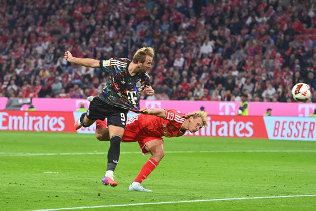 Tor Harry KANE (Bayern Muenchen) per Kopfball, Aktion,Zweikampf gegen Leopold QUERFELD (Union Berlin) zum 4-0,Strafraumszene. Fussball 1. Bundesliga Saison 2026 2027, 4.Spieltag, Spieltag04, FC Bayern Muenchen - 1.FC Union Berlin am 18.09.2026 , A L L I A N Z A R E N A.
