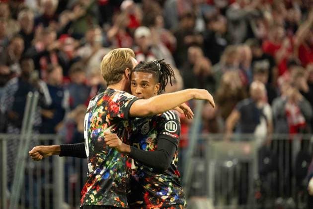 18.09.2026: Fußball: FC Bayern München - Union Berlin, 4. Spieltag der 1. Bundesliga in der Allianz Arena in München Torjubel Harry Kane (FC Bayern Munchen, 9) und Michael Olise (FC Bayern Munchen, 17) zum 4:0. WICHTIGER HINWEIS: Gemäß den Vorgaben der DFL und des DFB ist es untersagt, in dem Stadion und oder vom Spiel angefertigte Fotoaufnahmen in Form von Sequenzbildern und oder videoähnlichen Fotostrecken zu verwerten bzw. verwerten zu lassen. Copyright: xJamesxZabelx