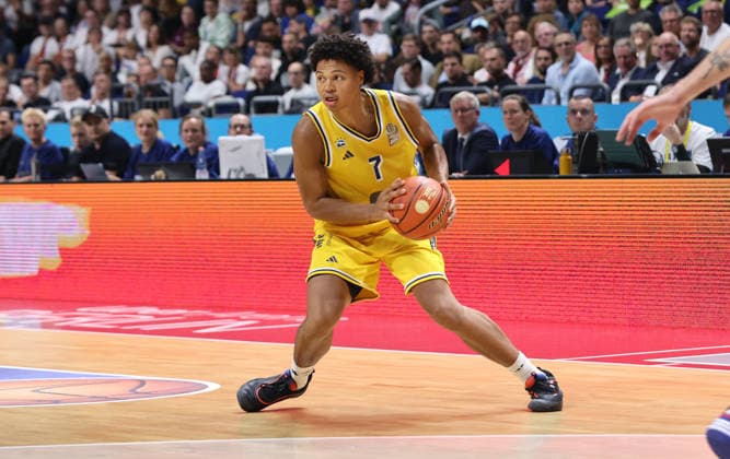 Jack Kayil am Ball Einzelbild Freisteller Aktion Basketball BBL Bundesliga Herren 1. Spieltag Saison 2026 2027 18.09.2026 ALBA Berlin vs. Niners Chemnitz 99ers