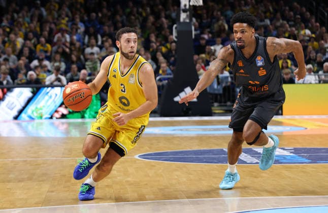 Jordan Ford am Ball, Urald King Zweikampf Spielszene Aktion Basketball BBL Bundesliga Herren 1. Spieltag Saison 2026 2027 18.09.2026 ALBA Berlin vs. Niners Chemnitz 99ers