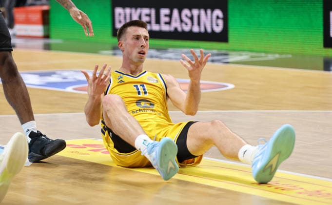 Joe Wieskamp nach Zweikampf am Boden Spielszene Aktion Basketball BBL Bundesliga Herren 1. Spieltag Saison 2026 2027 18.09.2026 ALBA Berlin vs. Niners Chemnitz 99ers