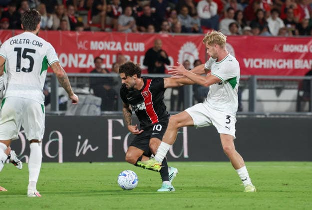 September 18, 2026, Monza: AC Monza s forward Patrick Cutrone in action against US Sassuolo s defender Josh Doig during the Italian Serie A soccer match between AC Monza and US Sassuolo at U-Power Stadium in Monza, Italy, 18 September 2026. ANSA ROBERTO BREGANI. Serie A: Monza - Sassuolo  - ZUMAa110 20260918_zaf_a110_023 Copyright: xRobertoxBreganix
