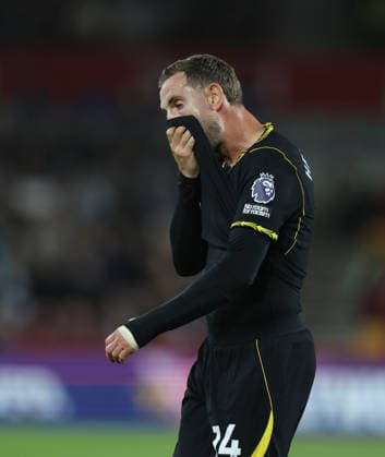 Premier League - Brentford v Chelsea LONDON, ENGLAND, SEPTEMBER 18: Jordan Henderson of Chelsea looks disappointed & dejected during The Premier League match between Brentford v Chelsea at GTECH Community Stadium, London, England, on September 18. (Photo by Daniel Weir) London GTECH Community Stadium England Copyright: xDanielxWeir SportsxPressxPhotox Sportspressphoto_SPR234089