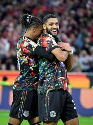 18.09.2026, Fussball Bundesliga 2026 2027, 4.Spieltag, FC Bayern München - 1.FC Union Berlin, in der Allianz-Arena München, Ismael Saibari (FC Bayern München) jubelt mit Michael Olise (FC Bayern München)