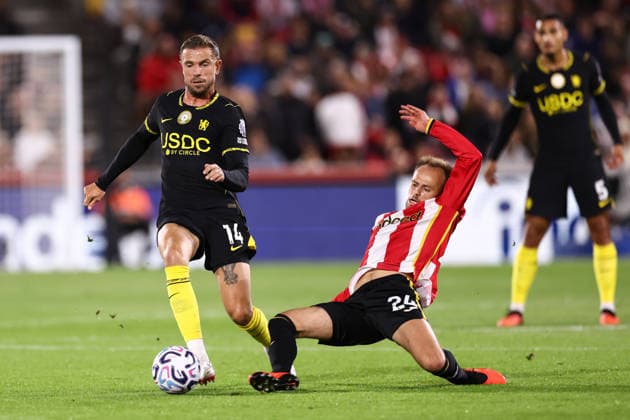 Brentford v Chelsea 18 September 2026, London - Premier League Football - Brentford v Chelsea - Jordan Henderson of Chelsea is tackled by Mikkel Damsgaard of Brentford - Photo: Jacques Feeney Offside. London UK Copyright: xJacquesxFeeneyx xOffsidexOffside