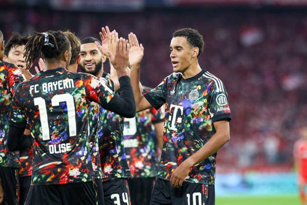 Jubel zum Tor zum 6:0 durch Michael Olise (FC Bayern Muenchen, 17), mit Jamal Musiala (FC Bayern Muenchen, 10), GER, FC Bayern Muenchen vs. 1. FC Union Berlin, Fussball, Bundesliga, 4. Spieltag, Saison 2026 2027, 18.09.2026, DFL DFB REGULATIONS PROHIBIT ANY USE OF PHOTOGRAPHS as IMAGE SEQUENCES and or QUASI-VIDEO, GER, FC Bayern Muenchen vs. 1. FC Union Berlin, Fussball, Bundesliga, 4. Spieltag, Saison 2026 2027, 18.09.2026 Muenchen Copyright: xEibner-Pressefoto JennixMaulx EP_JML