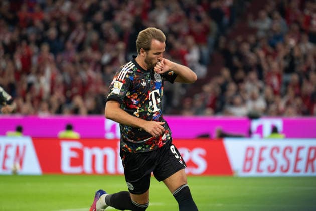 GER, Bayern, Muenchen, Fussball, FC Bayern Muenchen - 1. FC Union Berlin, in der Allianz Arena, Muenchen, Bundesliga, 4. Spieltag, 18.09.26, v.l. Harry Kane (FC Bayern Muenchen, 9), Torjubel, Freude, Emotionen, Jubel, Feiern, Goal Scored, Celebrate, goal celebration, joy, emotions, celebration, cheering, goal scored, celebrate, im Portrait, Einzelbild, Freisteller, portrait, headshot, single image, cutout, zum 4:0 DFL DFB regulations prohibit any use of photographs as image sequences and or quasi-video, Copyright: HMB-Media MichaelxNibel