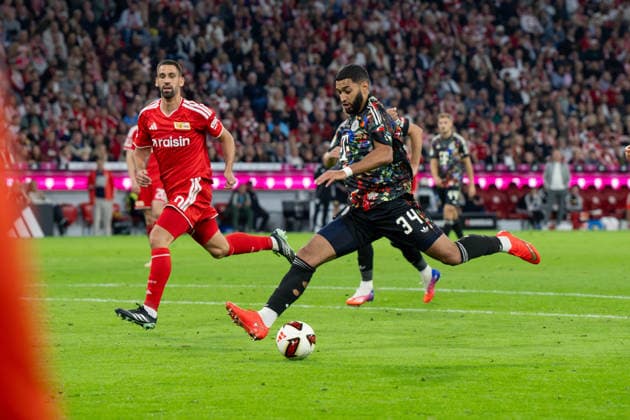 Fußball, Herren, Saison 2026 2027, 1. Bundesliga (4. Spieltag), FC Bayern München - 1. FC Union Berlin, Ismael Saibari (Bayern München) erzielt das Tor zum 5:0 gegen Rani Khedira (1. FC Union Berlin), 18.09.2026, Copyright: xMatthiasxKochx