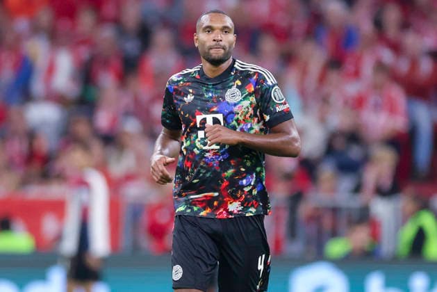Jonathan Tah (FC Bayern Muenchen) schaut waehrend des spiels der 1. Bundesliga zwischen FC Bayern Muenchen und 1. FC Union Berlin, Allianz Arena am 18. September 2026 in Muenchen, Deutschland. (Foto von Marco Steinbrenner DeFodi Images) +++ Jonathan Tah (FC Bayern Muenchen) looks on during the Bundesliga match between FC Bayern Muenchen and 1. FC Union Berlin at Allianz Arena on September 18, 2026 in Munich, Germany. (Photo by Marco Steinbrenner DeFodi Images) DFB DFL REGULATIONS PROHIBIT ANY USE OF PHOTOGRAPHS AS IMAGE SEQUENCES AND OR QUASI-VIDEO. (Photo by Marco Steinbrenner DeFodi Images) -