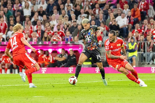 Leopold Querfeld 14 (1. FC Union Berlin), Luis Diaz 14 (FC Bayern Muenchen) , Christopher Trimmel 28 (1. FC Union Berlin), FC Bayern Muenchen - 1. FC Union Berlin, Fussball Bundesliga, 4. Spieltag, 18.09.2026 DFB regulations prohibit any use of photographs as image sequences and or quasi-video Muenchen Bayern Deutschland