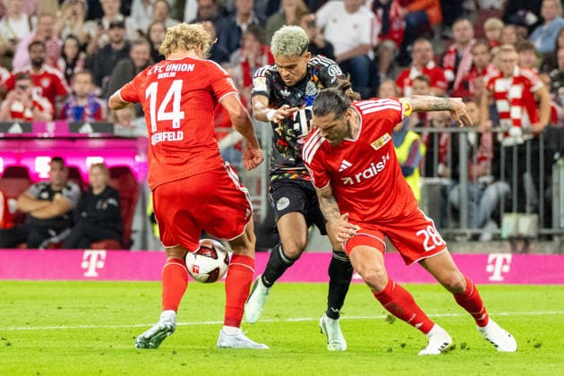 Leopold Querfeld 14 (1. FC Union Berlin), Luis Diaz 14 (FC Bayern Muenchen) , Christopher Trimmel 28 (1. FC Union Berlin), FC Bayern Muenchen - 1. FC Union Berlin, Fussball Bundesliga, 4. Spieltag, 18.09.2026 DFB regulations prohibit any use of photographs as image sequences and or quasi-video Muenchen Bayern Deutschland