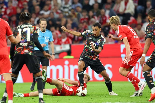 Jamal Musiala (FC Bayern Muenchen, 10) mit Leopold Querfeld (1. FC Union Berlin, 14) und Aljoscha Kemlein (1. FC Union Berlin, 06), GER, FC Bayern Muenchen vs. 1. FC Union Berlin, Fussball, Bundesliga, 4. Spieltag, Saison 2026 2027, 18.09.2026, DFL DFB REGULATIONS PROHIBIT ANY USE OF PHOTOGRAPHS as IMAGE SEQUENCES and or QUASI-VIDEO, GER, FC Bayern Muenchen vs. 1. FC Union Berlin, Fussball, Bundesliga, 4. Spieltag, Saison 2026 2027, 18.09.2026 Muenchen Copyright: xEibner-Pressefoto JennixMaulx EP_JML