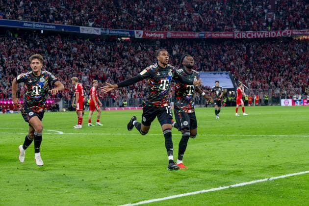 Fußball, Herren, Saison 2026 2027, 1. Bundesliga (4. Spieltag), FC Bayern München - 1. FC Union Berlin, v. l. Tom Bischof (Bayern München), Michael Olise (Bayern München), Alphonso Davies (Bayern München), Jubel nach Tor zum 7:0, 18.09.2026, Copyright: xMatthiasxKochx