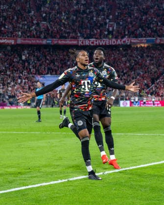 Fußball, Herren, Saison 2026 2027, 1. Bundesliga (4. Spieltag), FC Bayern München - 1. FC Union Berlin, v. l. Michael Olise (Bayern München), Alphonso Davies (Bayern München), Jubel nach Tor zum 7:0, 18.09.2026, Copyright: xMatthiasxKochx