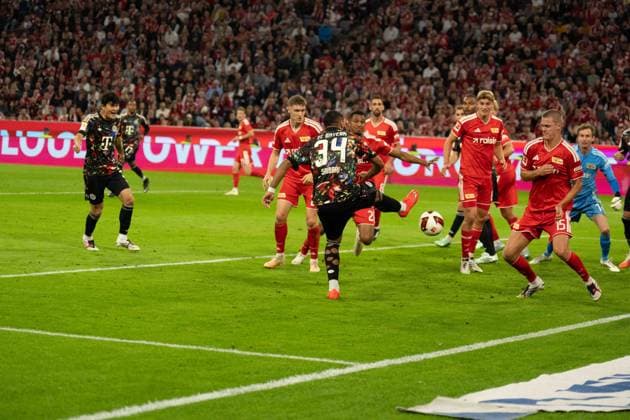 18.09.2026: Fußball: FC Bayern München - Union Berlin, 4. Spieltag der 1. Bundesliga in der Allianz Arena in München Torschuss Ismael Saibari (FC Bayern Munchen, 34) WICHTIGER HINWEIS: Gemäß den Vorgaben der DFL und des DFB ist es untersagt, in dem Stadion und oder vom Spiel angefertigte Fotoaufnahmen in Form von Sequenzbildern und oder videoähnlichen Fotostrecken zu verwerten bzw. verwerten zu lassen. Copyright: xJamesxZabelx