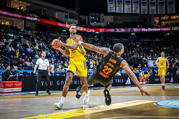 Basketball Berlin 18.09.2026 Saison 2026 2027 EasyCredit BBL 1. Bundesliga Männer, Herren Alba Berlin - NINERS Chemnitz Norris Agbakoko (Alba Berlin, No.17) Nighael Ceaser (Chemnitz, No.22)