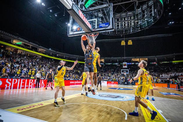 Basketball Berlin 18.09.2026 Saison 2026 2027 EasyCredit BBL 1. Bundesliga Männer, Herren Alba Berlin - NINERS Chemnitz Jannis von Seckendorff (Chemnitz, No.90) Norris Agbakoko (Alba Berlin, No.17)