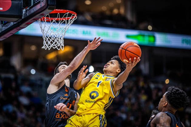 Basketball Berlin 18.09.2026 Saison 2026 2027 EasyCredit BBL 1. Bundesliga Männer, Herren Alba Berlin - NINERS Chemnitz Jack Kayil (Alba Berlin, No.07) Mateo Seric (Chemnitz, No.21)