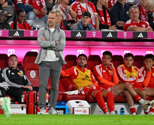 18.09.2026, Fussball Bundesliga 2026 2027, 4.Spieltag, FC Bayern München - 1.FC Union Berlin, in der Allianz-Arena München, Trainer Mauro Lustrinelli (Union Berlin) nachdenklich.