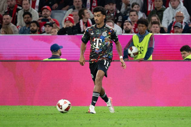 GER, Bayern, Muenchen, Fussball, FC Bayern Muenchen - 1. FC Union Berlin, in der Allianz Arena, Muenchen, Bundesliga, 4. Spieltag, 18.09.26, v.l. Nathaniel Brown (FC Bayern Muenchen, 11), im Portrait, Einzelbild, Freisteller, portrait, headshot, single image, cutout DFL DFB regulations prohibit any use of photographs as image sequences and or quasi-video, Copyright: HMB-Media MichaelxNibel