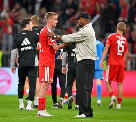 18.09.2026, Fussball Bundesliga 2026 2027, 4.Spieltag, FC Bayern München - 1.FC Union Berlin, in der Allianz-Arena München, Trainer Vincent Kompany (FC Bayern München) shakehands mit Zeno Van Den Bosch (Union Berlin)