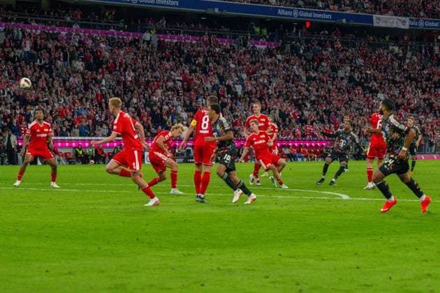 Fußball, Herren, Saison 2026 2027, 1. Bundesliga (4. Spieltag), FC Bayern München - 1. FC Union Berlin, Michael Olise (Bayern München) erzielt das Tor zum 7:0 gegen Zeno Van Den Bosch (1. FC Union Berlin), Leopold Querfeld (1. FC Union Berlin), Rani Khedira (1. FC Union Berlin), Andras Schäfer (1. FC Union Berlin), Tom Rothe (1. FC Union Berlin) und Aljoscha Kemlein (1. FC Union Berlin), 18.09.2026, Copyright: xMatthiasxKochx